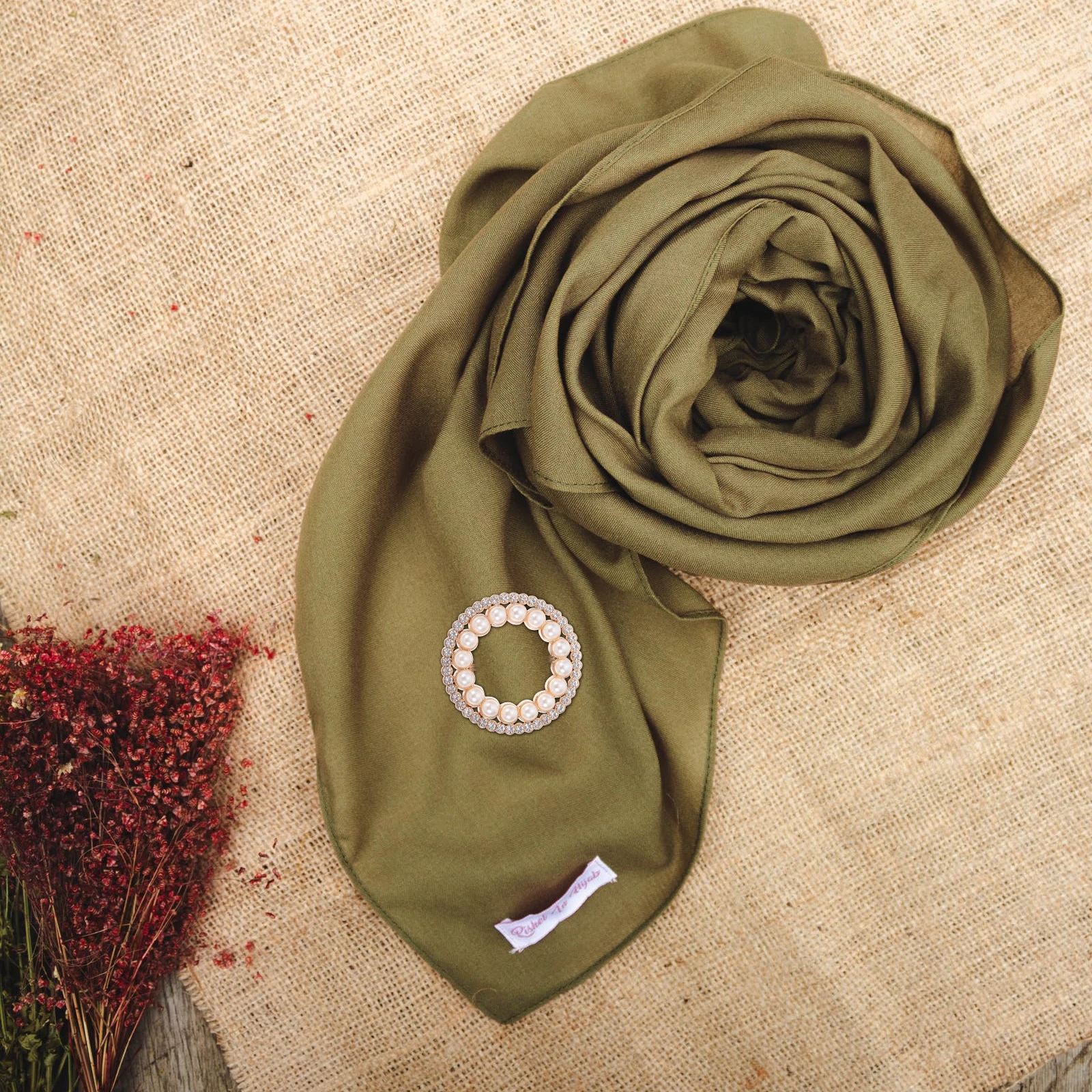 

2pcs Alloy Scarf Clips T-Shirt Buckles Fashion Shirt Buttons Decorative Pearl Rhinestone Shawl Rings Clothing Accessories