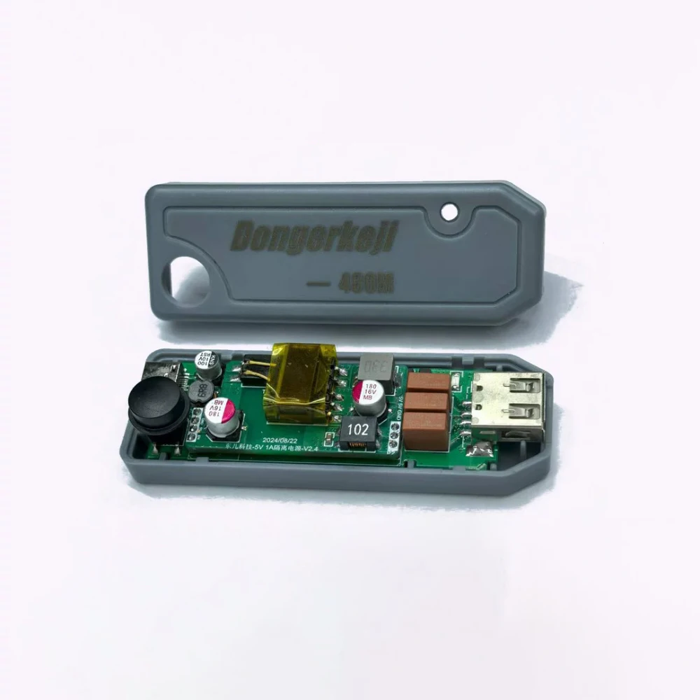 480Mbps USB High Speed Isolator – 3500VAC Galvanic Isolation, 5V 1A Regulated Output, One‑Button Switch, Type‑C Input