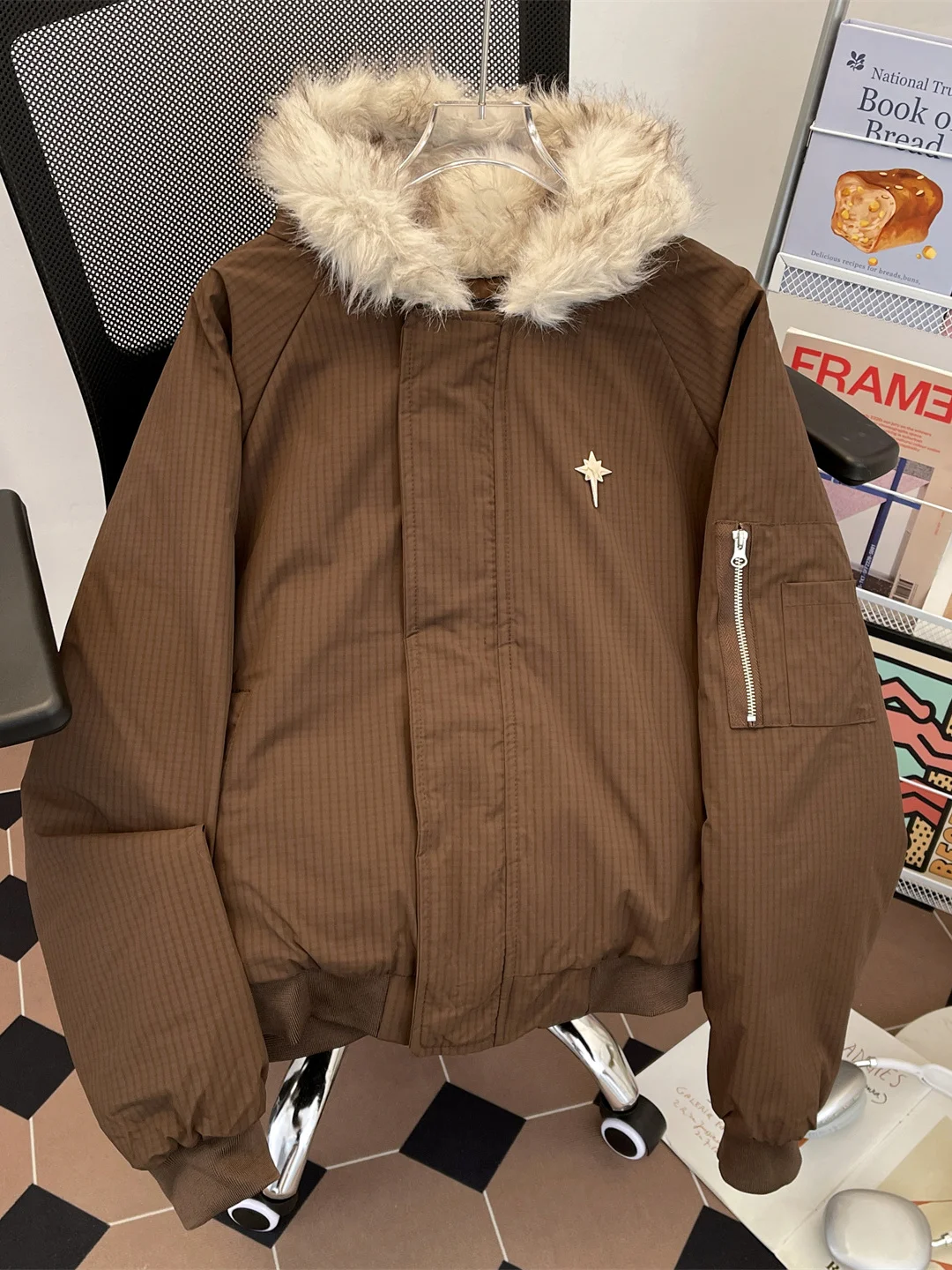 

Мужская зимняя утепленная хлопковая куртка с капюшоном, свободного кроя, в американском ретро-стиле, теплая, с длинными рукавами, молодежная модная верхняя одежда