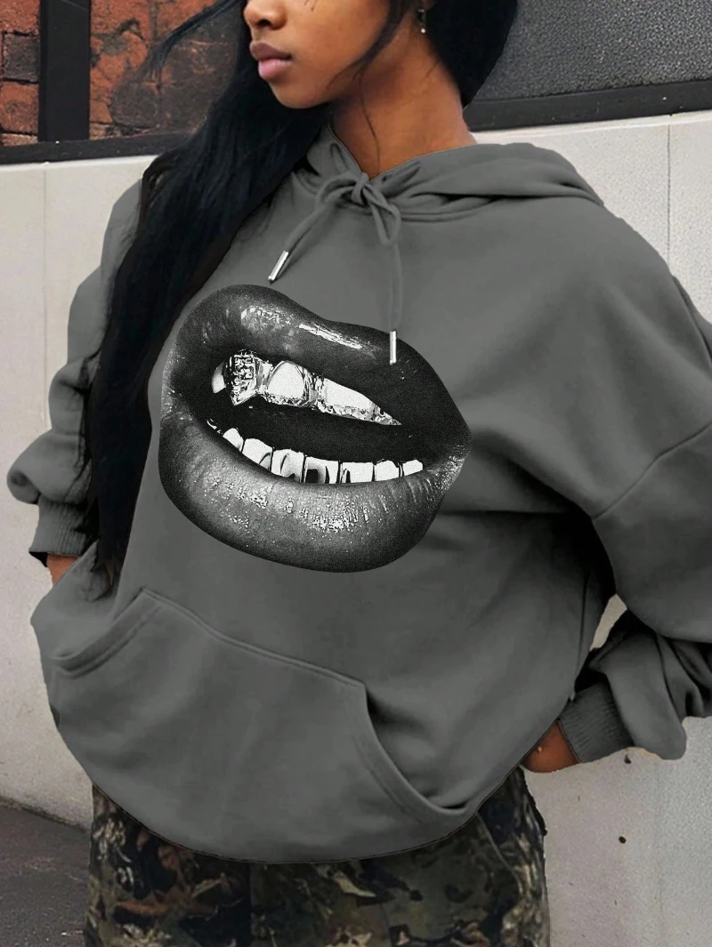 سويت شيرت نسائي بكتف منسدل مطبوع عليه شعار، سويت شيرت كاجوال مثير بطبعة شفاه فضفاض مناسب للنساء، خريف/شتاء