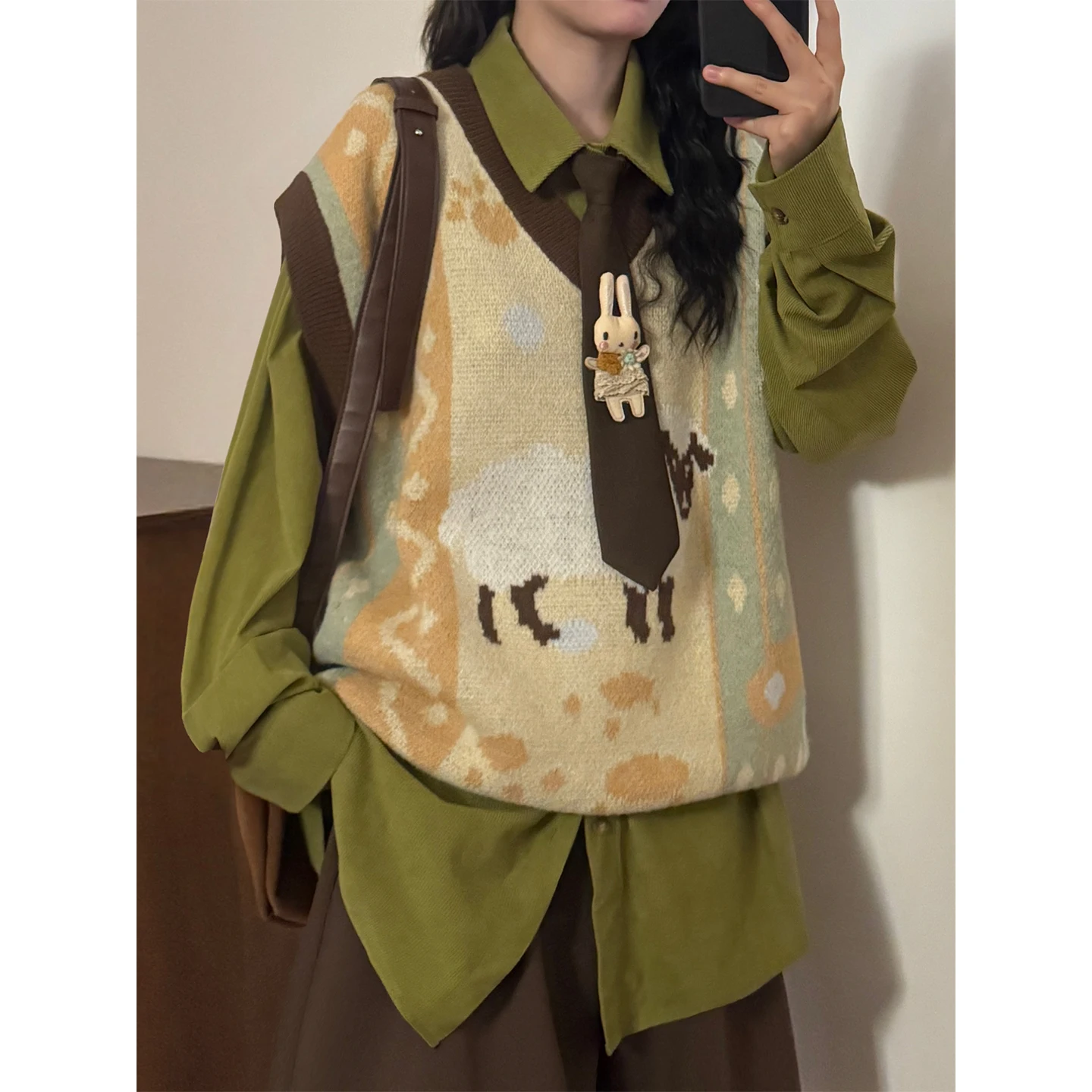 ECOKSOLO Vintage Style Knitted V-Neck Vest Women's Versatile Autumn Fashion Outerwear Embroidered Tank Top Alternative