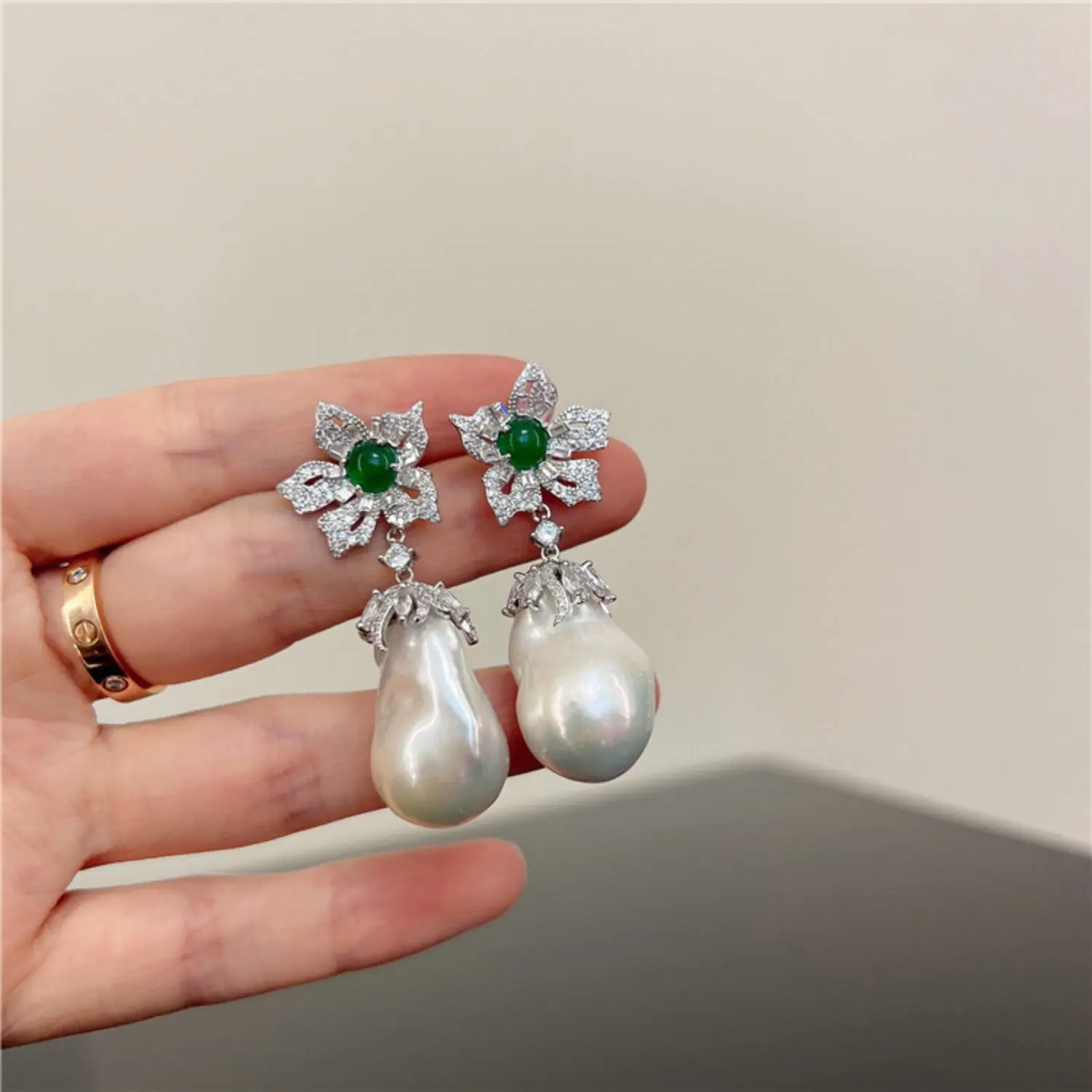 Fashion Natural White Baroque Pearl Earrings