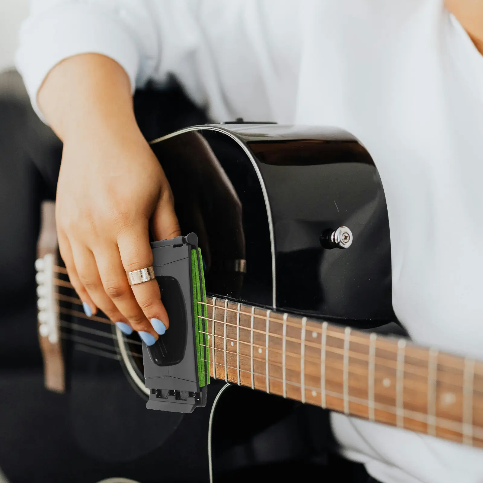 String Instrument Cleaner Scrubber Tool Ergonomic Handle Two Washable Felt Pads for Guitar Bass Ukulele Banjo Mandolin