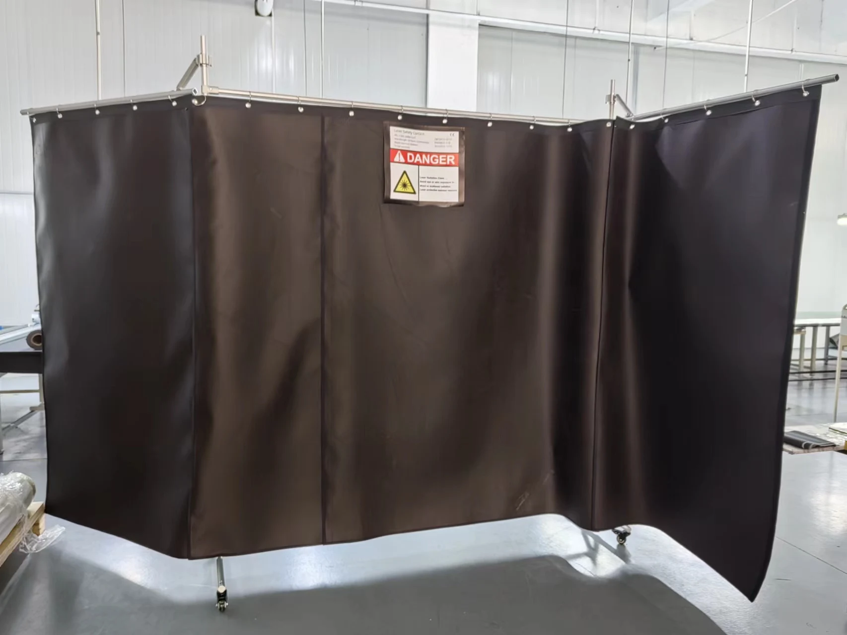 

Customized Protection Screens for Welding and Cleaning Industries