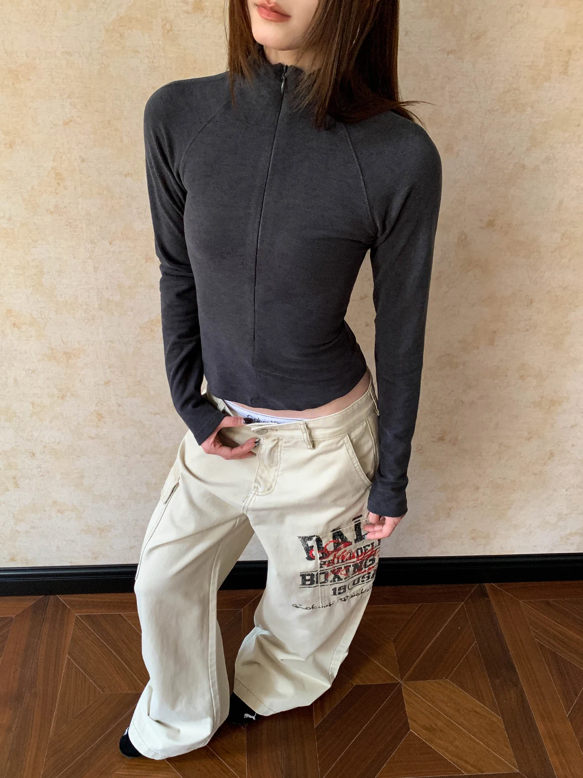 

Женский спортивный укороченный топ Aket в американском ретро-стиле из бархата с воротником-стойкой, длинными рукавами и облегающим кроем