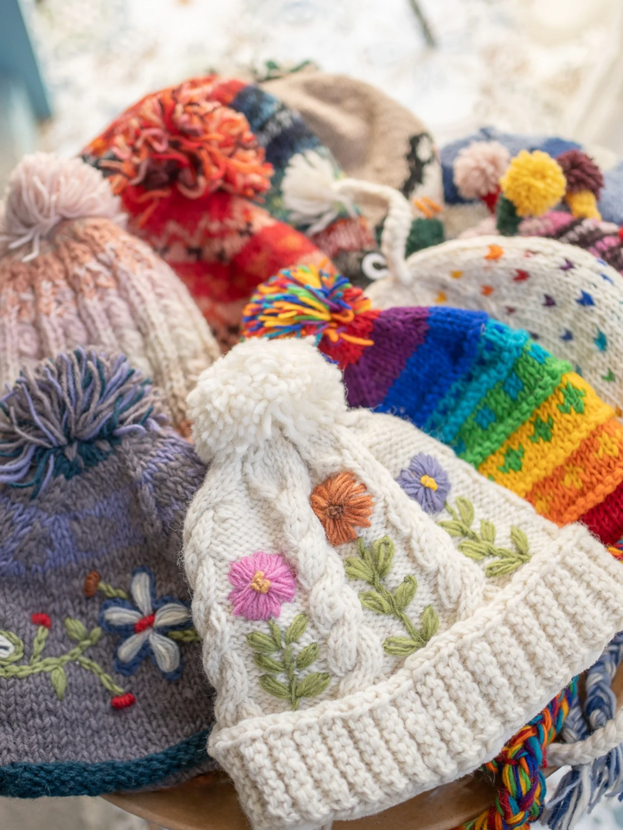 手編みのマルチカラーのウールの帽子と手袋のセット、裏地付き、冬用、スタイリッシュで暖かい、女性用アクセサリー