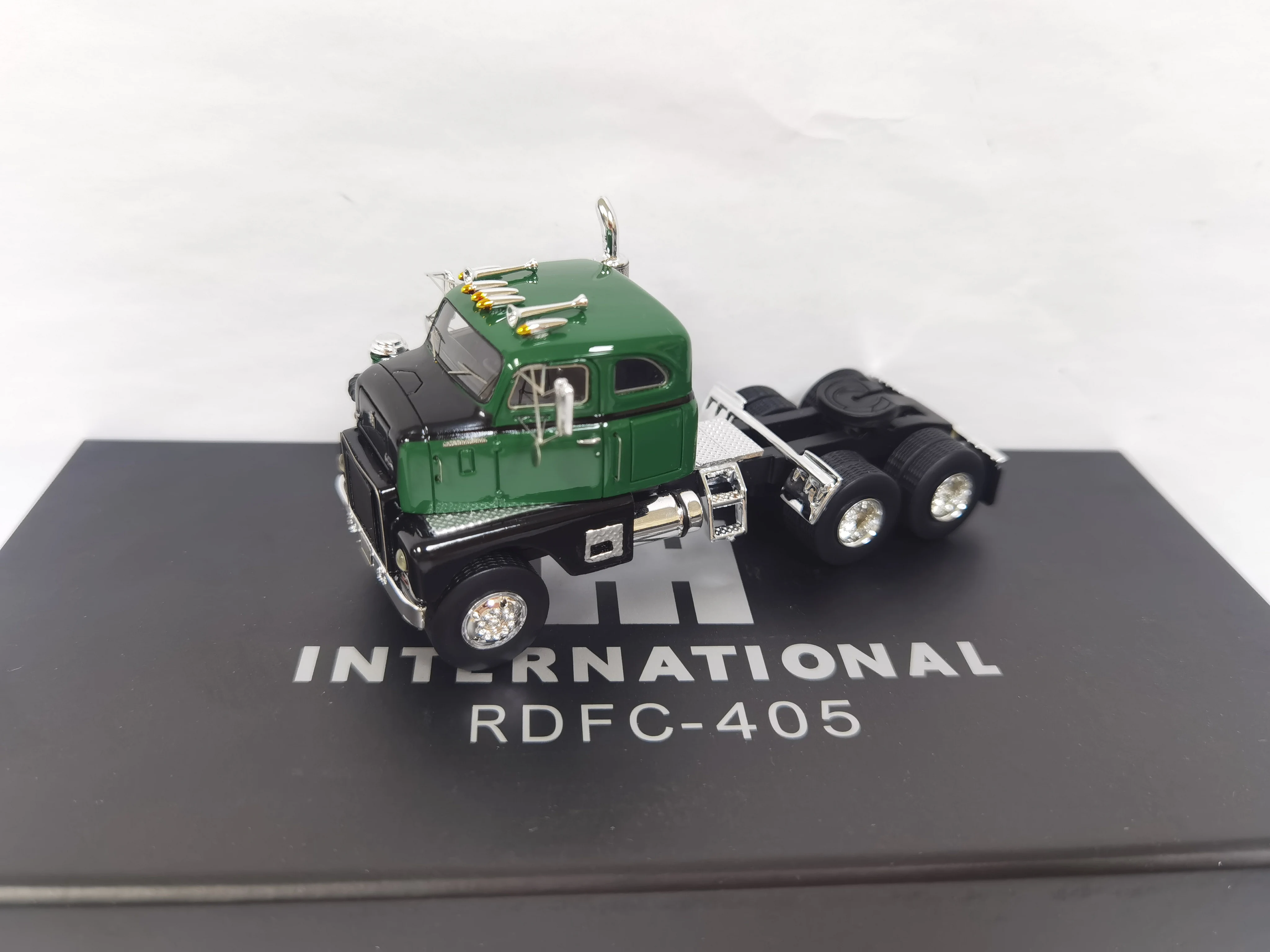 RAREGift Collection-Top Shelf 1/64 Scale High Quality Resin International RDFC405 Tractor-Green