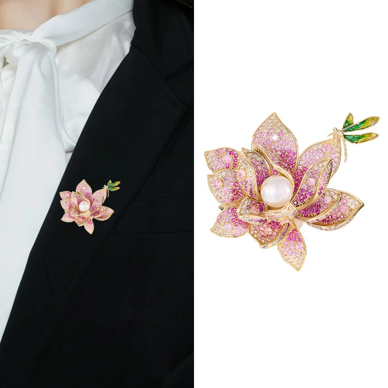 Spilla con pianta di perle d'acqua dolce di loto libellula zircone di fascia alta, accessorio per cappotto cheongsam di lusso leggero