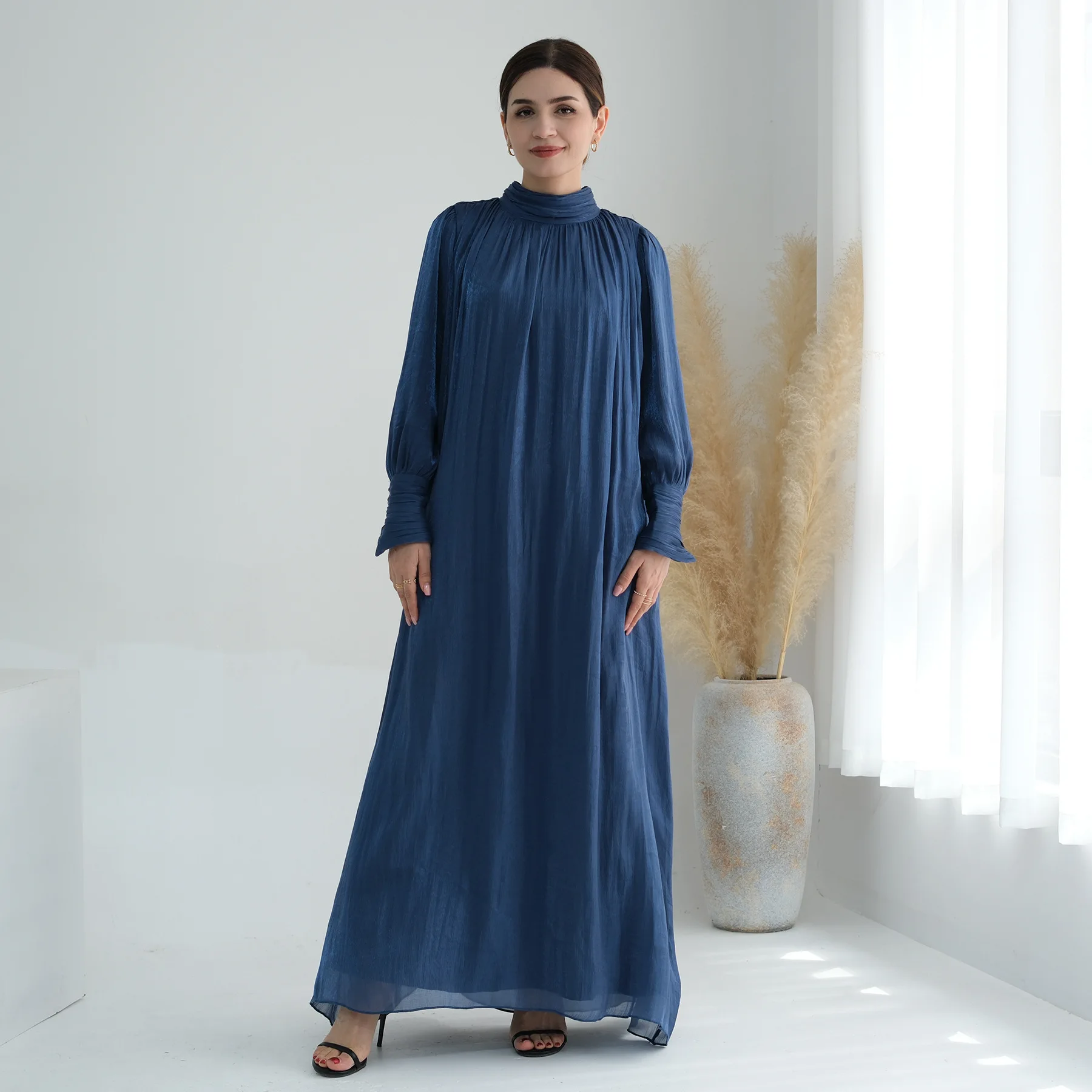 Imagem -02 - Abaya-vestido Maxi Brilhante de Cetim para Mulheres Muçulmanas Manga Comprida Kaftan Veste Árabe Festa do Eid Ramadan Dubai Caftan Jalabiya Novo 2023