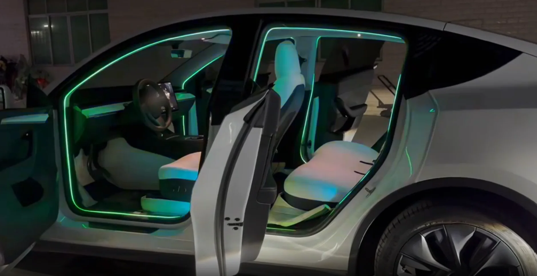 

4in1 Symphony Automotive Door Frame color-changing RGB LED Interior Ambience light USB APP Remote Control Easy to Install