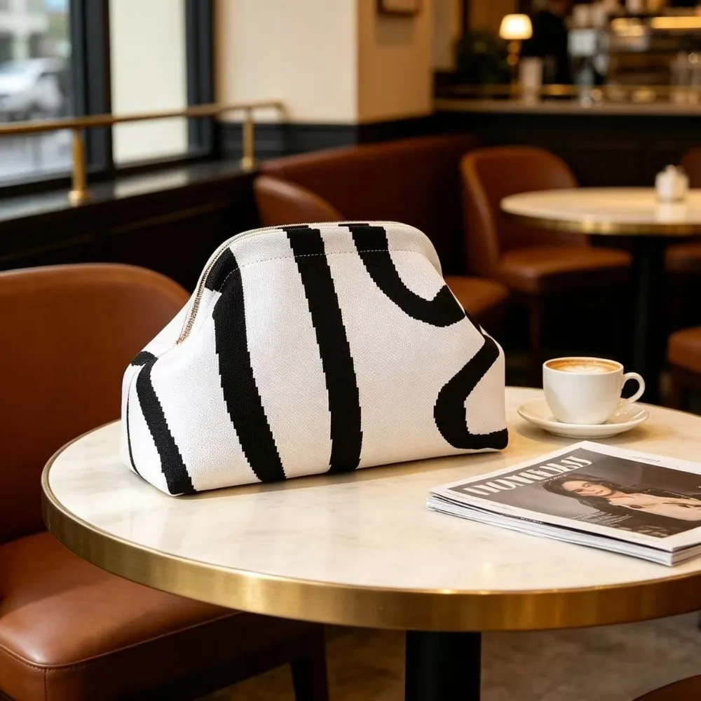 Strandtasche mit unregelmäßigen Streifen, gestrickte Tasche, Damenmode, vielseitige Pendeltasche mit Streifen, Kosmetiktasche, gewebte Clutch-Tasche – Detail 7