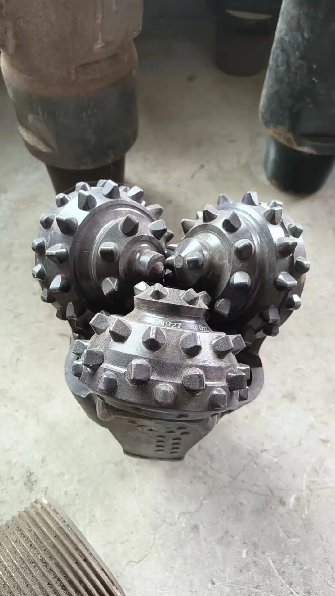 #RemanufacturingHigh Quality  Used Second Hand Tricone Bit/Tricone Rock Bit Best Price Three Cone Roller Bits for Rock