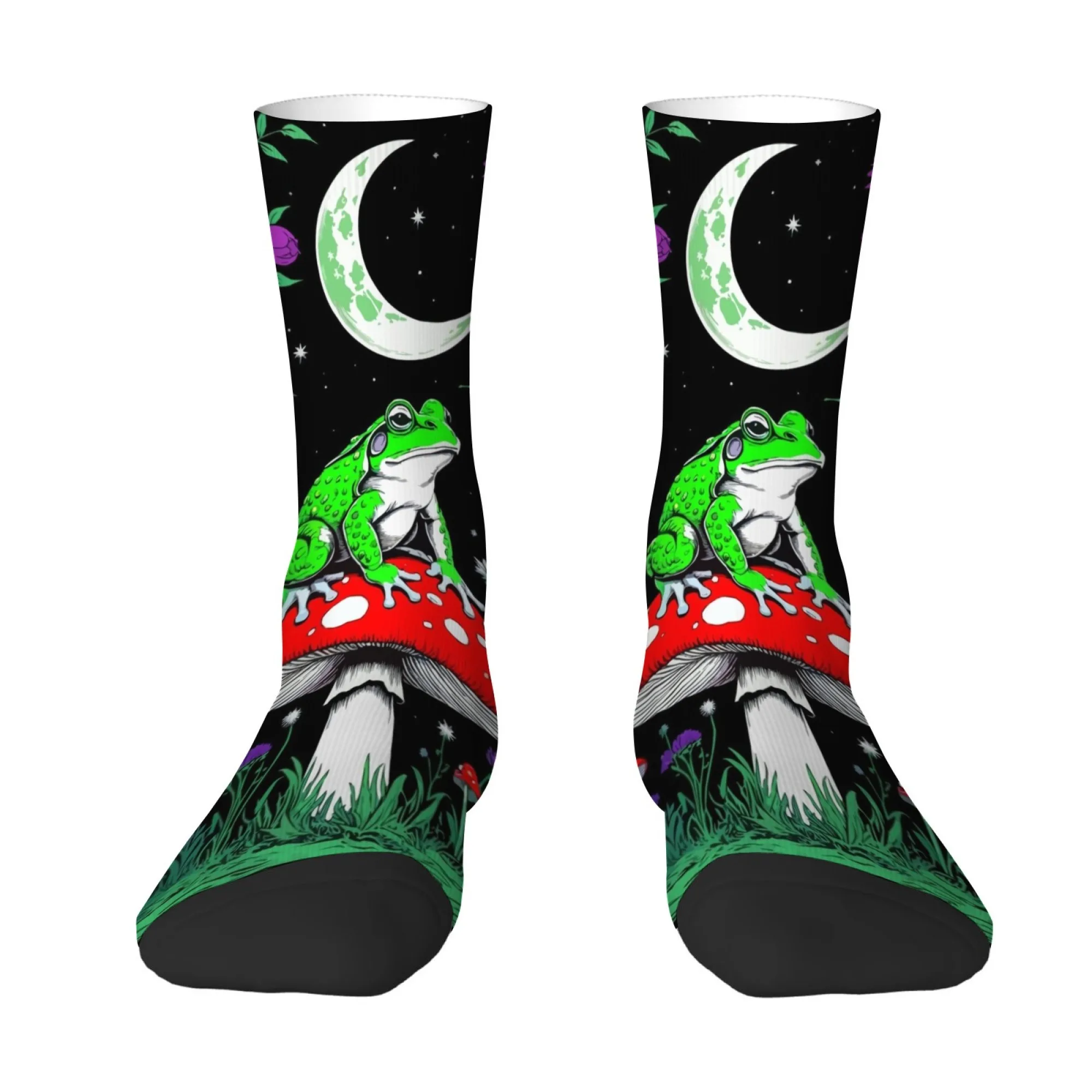 

Мужские носки до середины икры с принтом в стиле поп-арт: лягушка, гриб, полумесяц. Удобные и прочные носки в стиле психоделического леса.