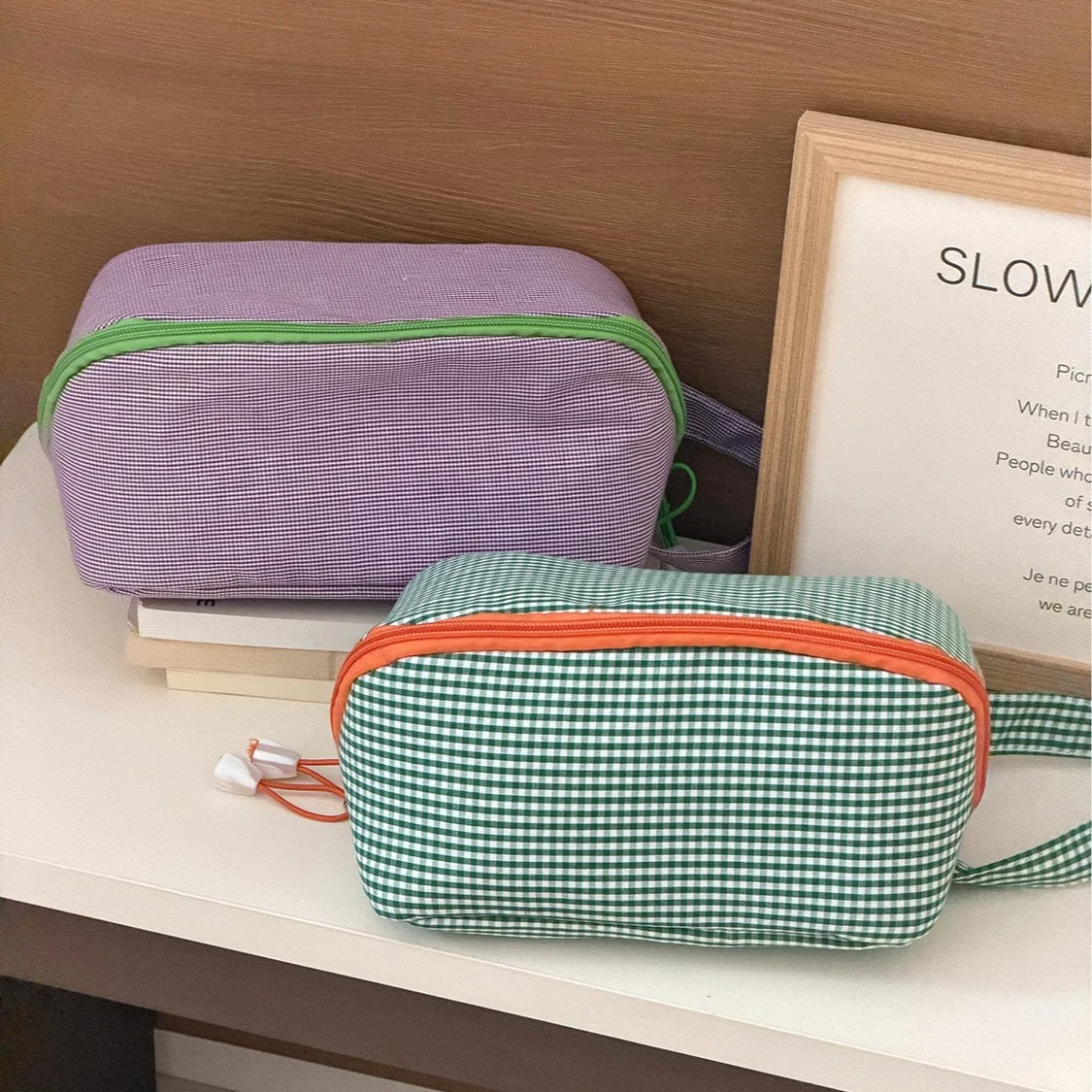 Fresh and simple checkered pattern travel and business trip multifunctional toiletry bag, purple and green checkered large openi