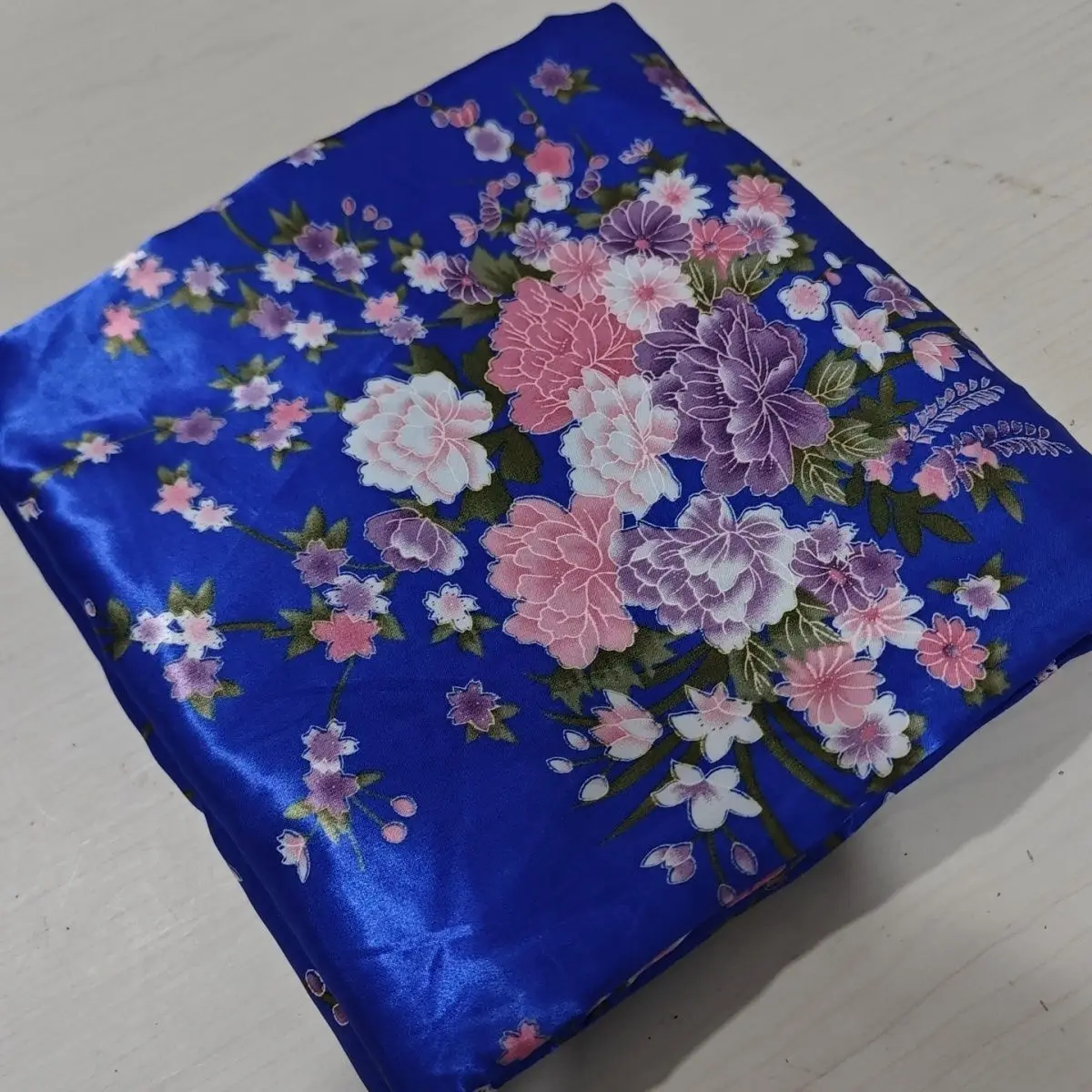 

No cotton filling Glossy Double-sided satin silk cover with zipper Ice cool floral print bedspread home bedding