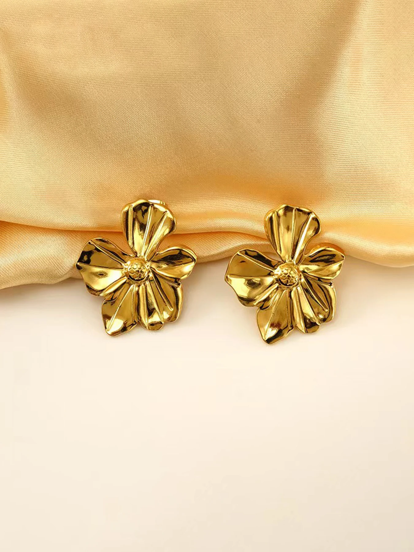 

Vintage Stainless Steel Flower Stud Earrings, Sexy Asymmetrical Fashion Jewelry, All Season Wear, Unique Hong Kong Style