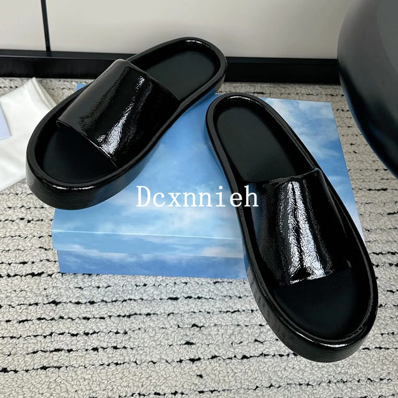 2024 Summer New Flat Bottom Lacquer Leather Slippers Women's Solid Color Open Toe Simple Sandals Outdoor Vacation Casual Shoes
