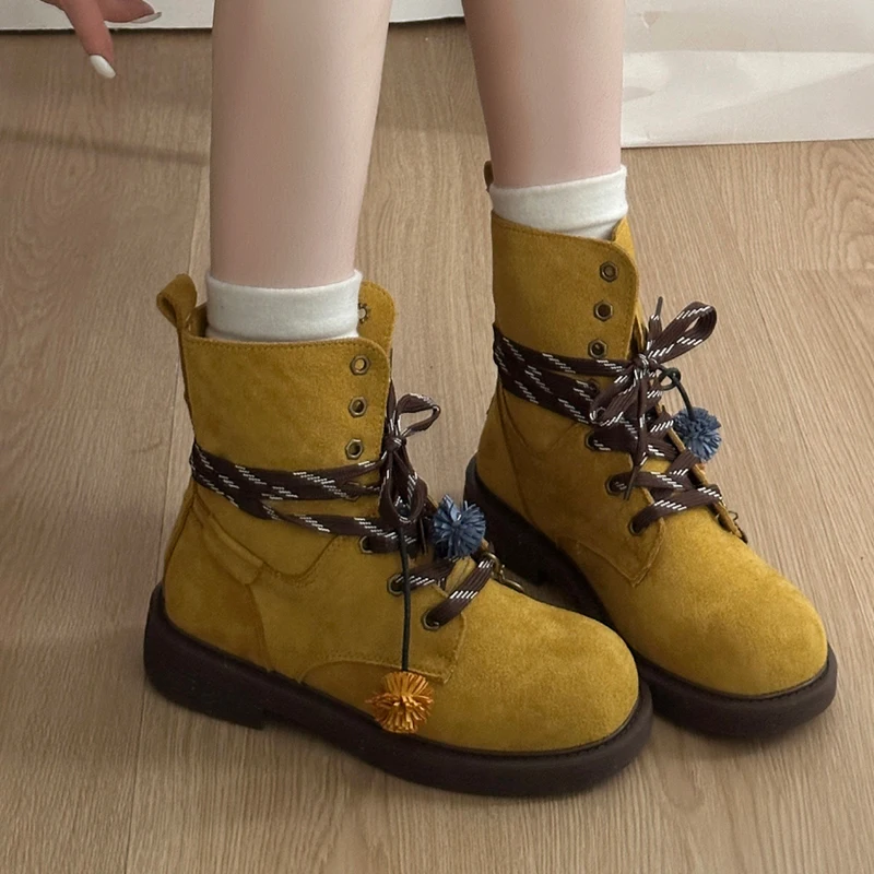 المرأة حذاء من الجلد الشقق مصمم الجلد المدبوغ أحذية شتاء 2025 تشيلسي الأحذية الاتجاه الجديد الدانتيل يصل المشي ماركة أحذية رياضية Mujer Zapatos