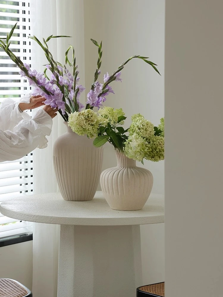 

French white ceramic vase Nakajima desktop living room retro style decoration high-end ornament