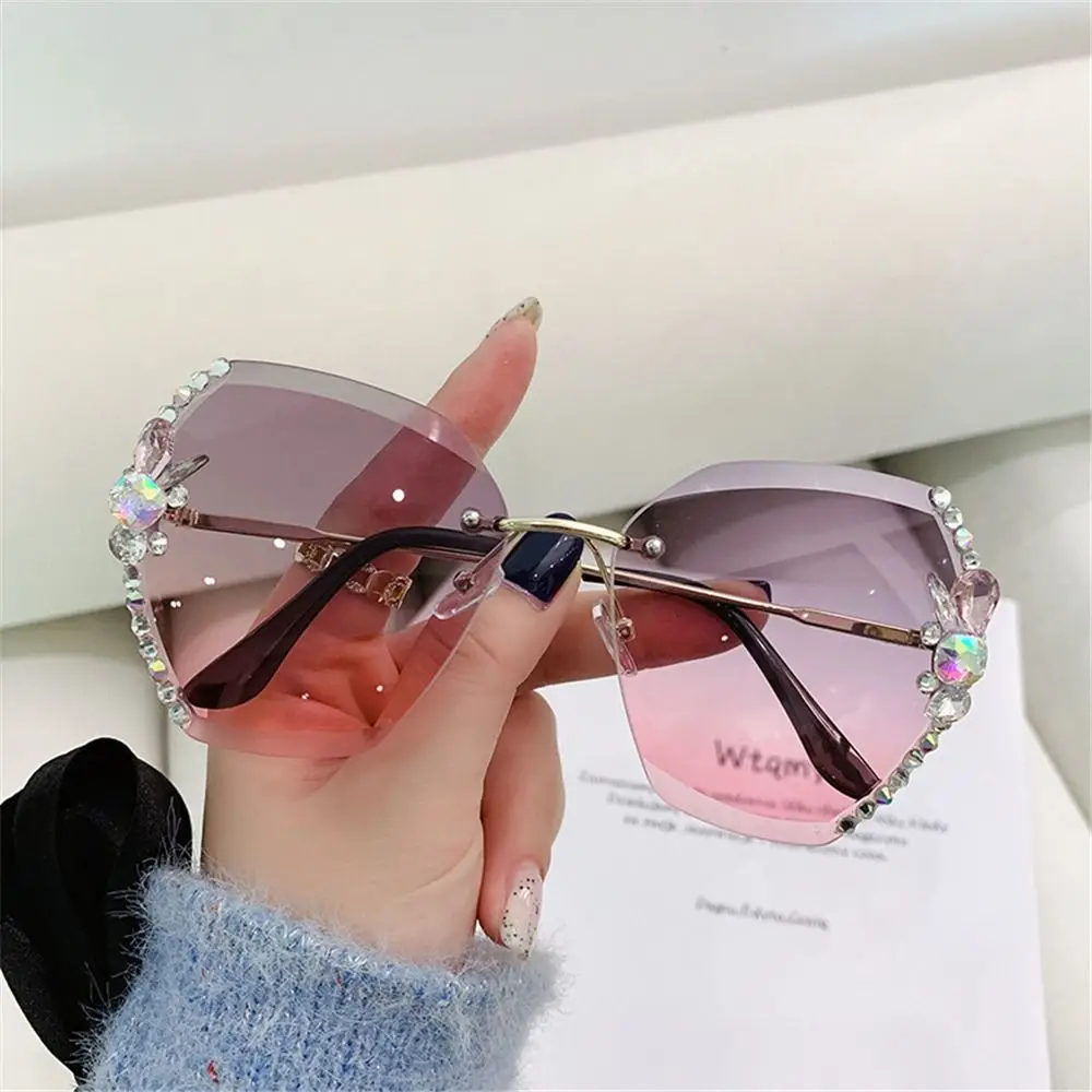 Ochrona UV okulary przeciwsłoneczne bez oprawek Rhinestone plaża/podróże/streetwear błyszczące odcienie gradientowe soczewki tnące okulary przeciwsłoneczne dla kobiet