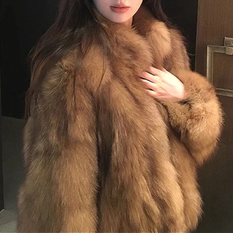 

Женские пальто из искусственного меха, короткие куртки, толстый воротник-стойка, длинный рукав, закрытые пуговицы, пушистые свободные рабочие повседневные куртки, осень-зима 2024 г.