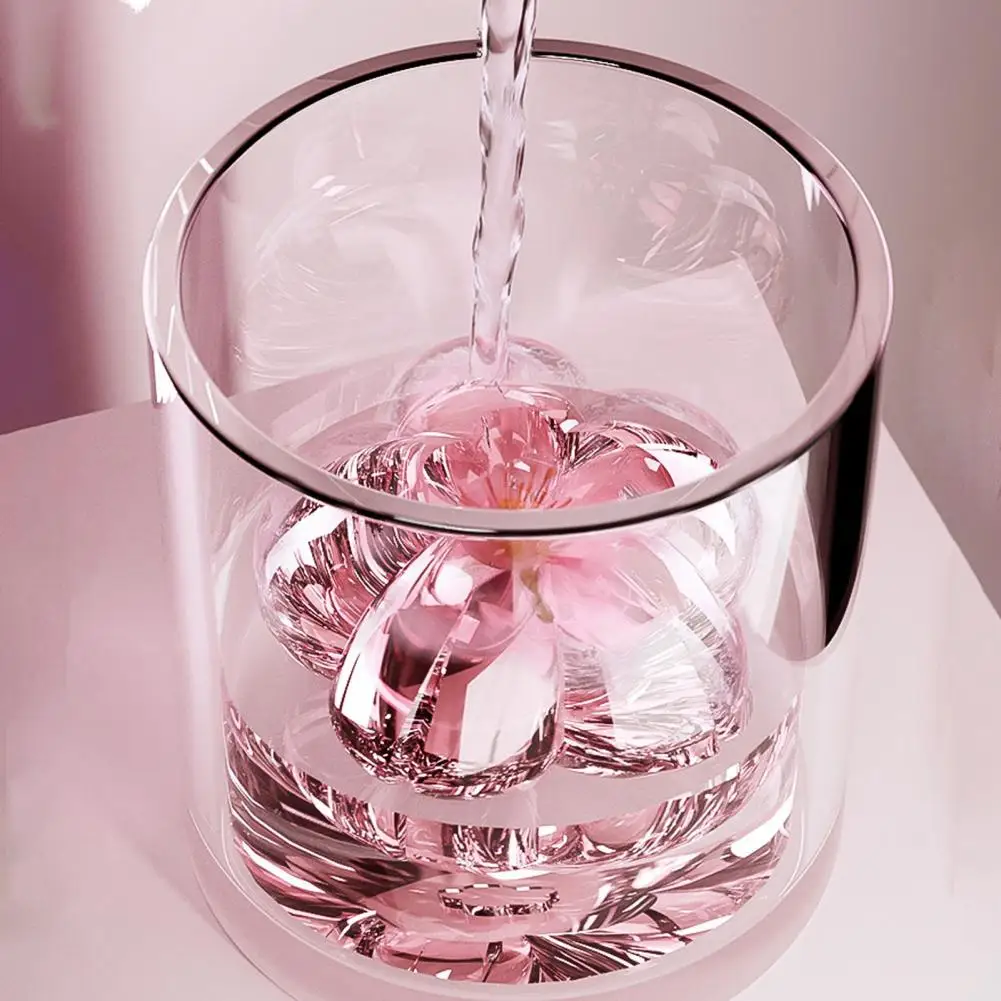 Space Saving Ice Mold Quick Release Ice Mold Sakura Shape Silicone Ice Cube Tray with Lid Easy-release Stackable for Whiskey