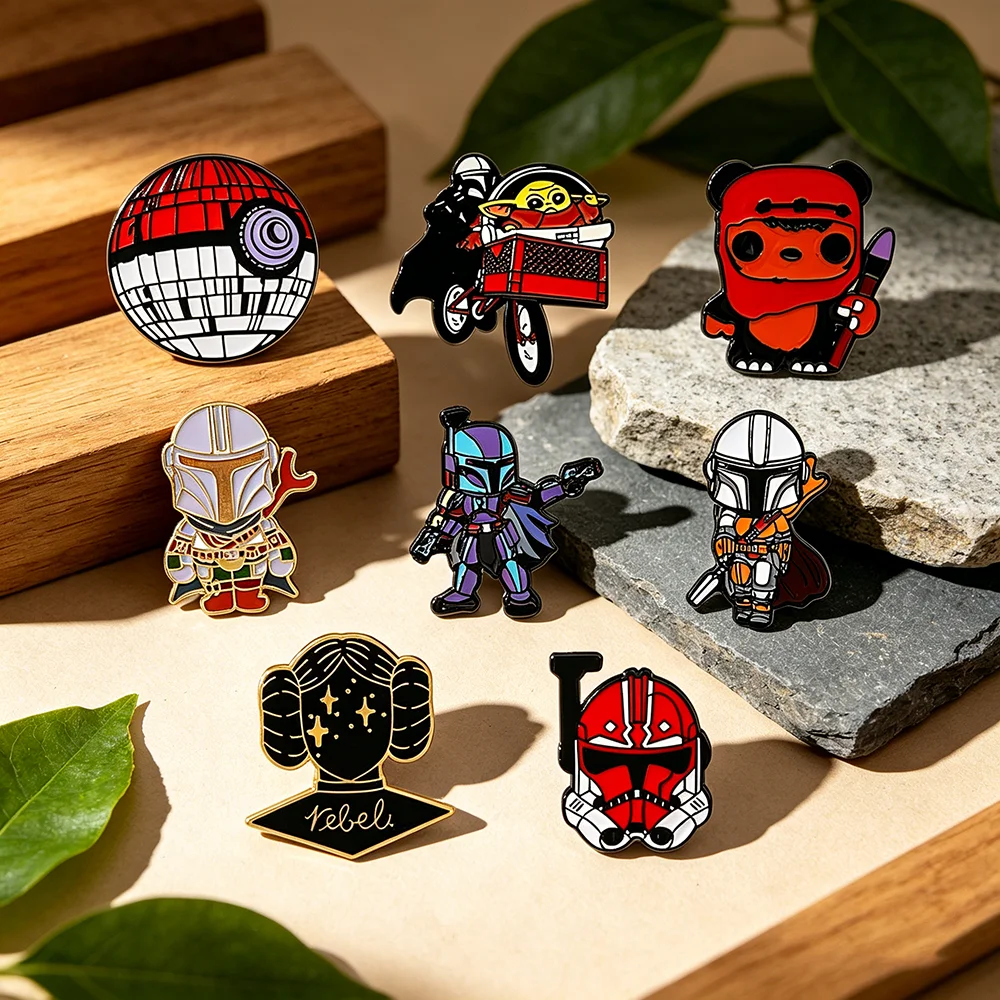 Set de 8 Broches Esmaltados de Star Wars: Personajes de la Película (Estrella de la Muerte, Mandaloriano, Princesa Leia Organa) - Joyería y Regalo para Fans