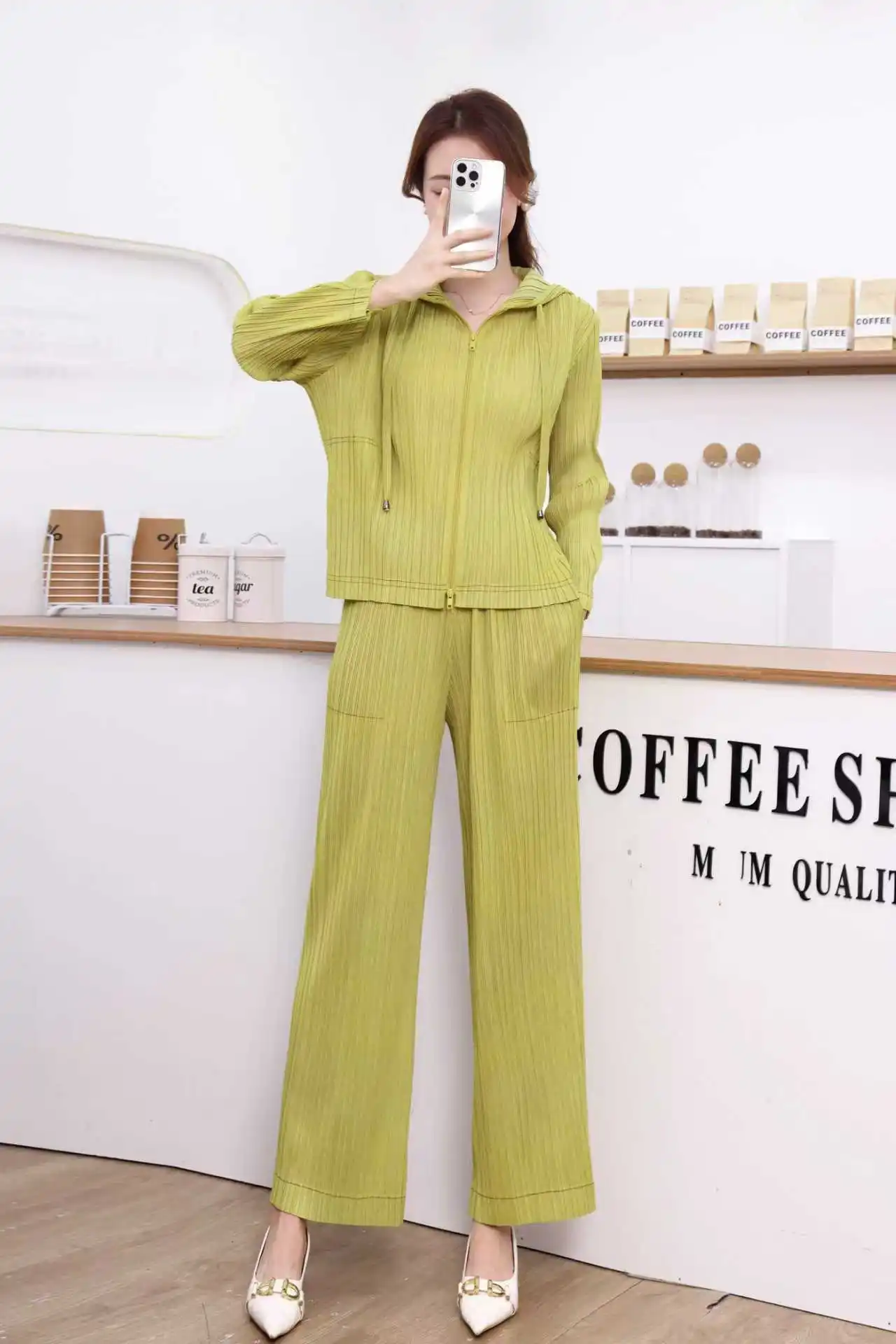

Miyake Pleated 2026 Winter New Solid Colour Leisure Pleated Suit Loose Zip Casual Jacket Straight Trousers Two-piece Set Pleats
