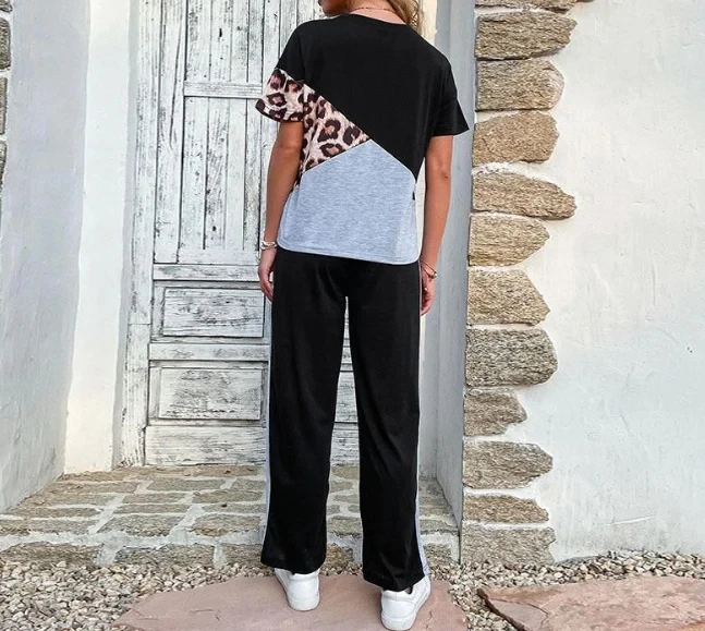 

Woman Fashion Two Piece Sets Japanese and Korean Casual 2025 Summer Fashion Contrasting Leopard Print T-Shirt Pants Set