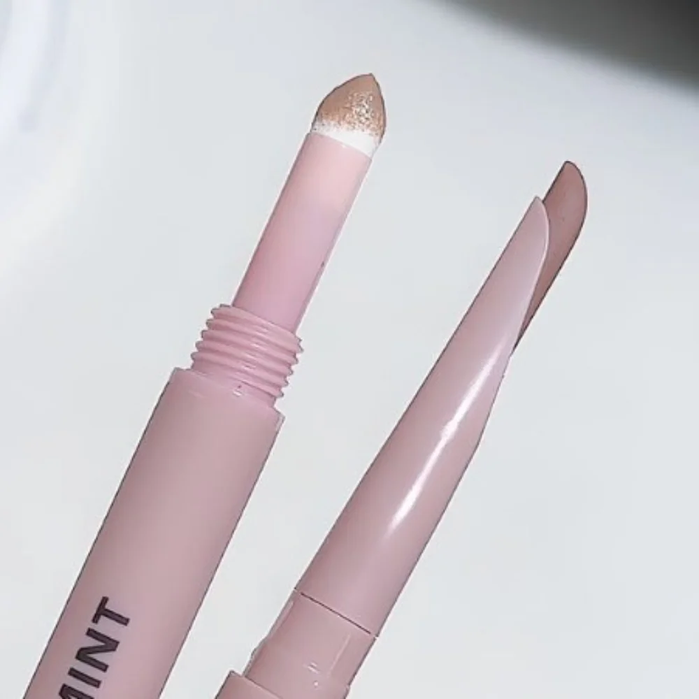 Eyeliner gel curvo 2 in 1 con spugna opaca luccicante Matita eyeliner a doppia testa Polvere lucida Diamond Glitter Evidenziazione