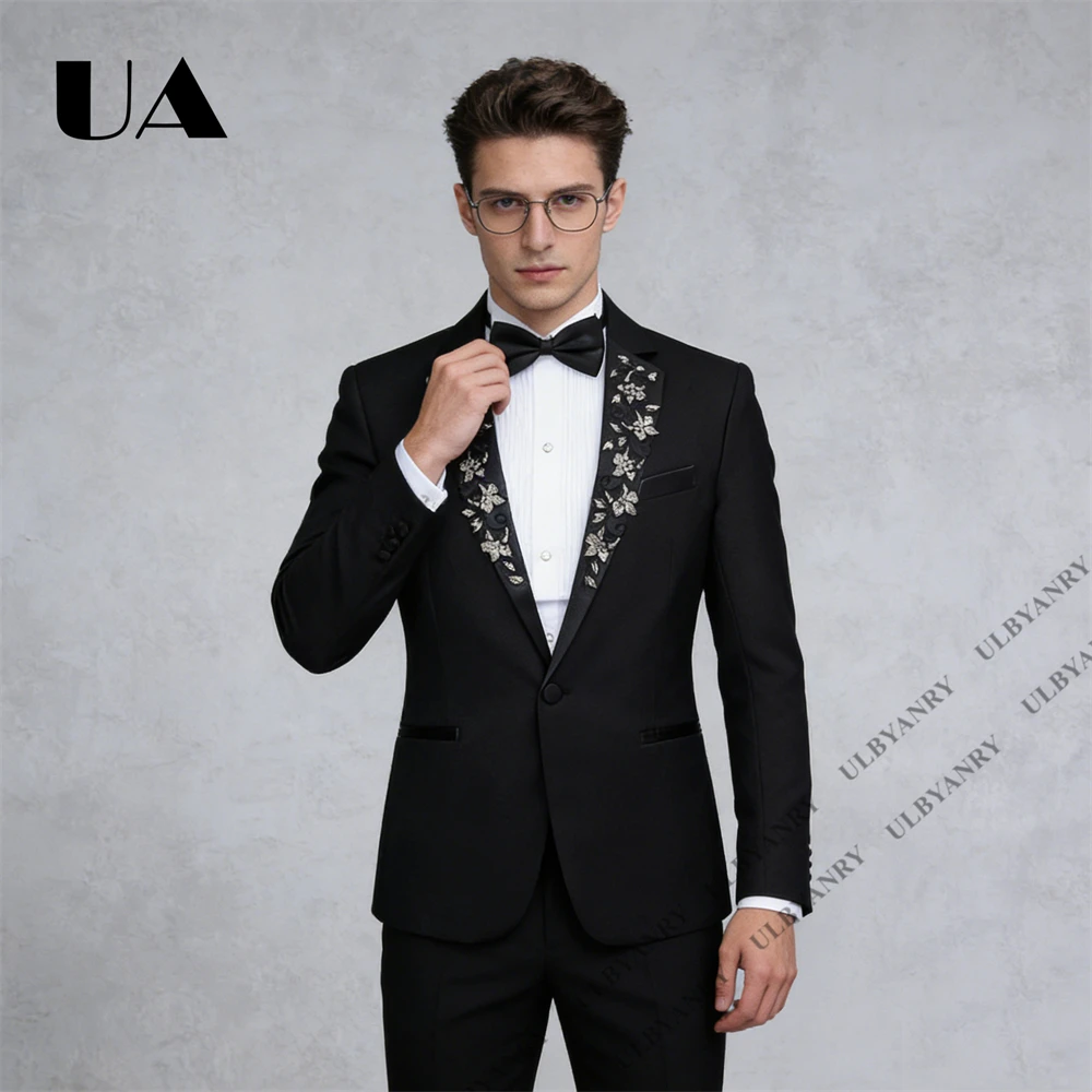 

Мужской костюм из двух частей – черный с атласными лацканами, цветочной вышивкой, для официальных свадебных церемоний, деловых мероприятий и торжественных ужинов.