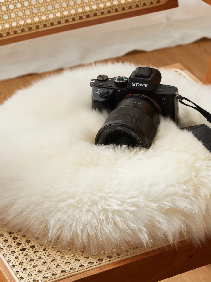 Natural Wool Cushion Cream Color Sheepskin round Sofa Chair Pad Traditional Style Living Room Decorative  Cushion Cover