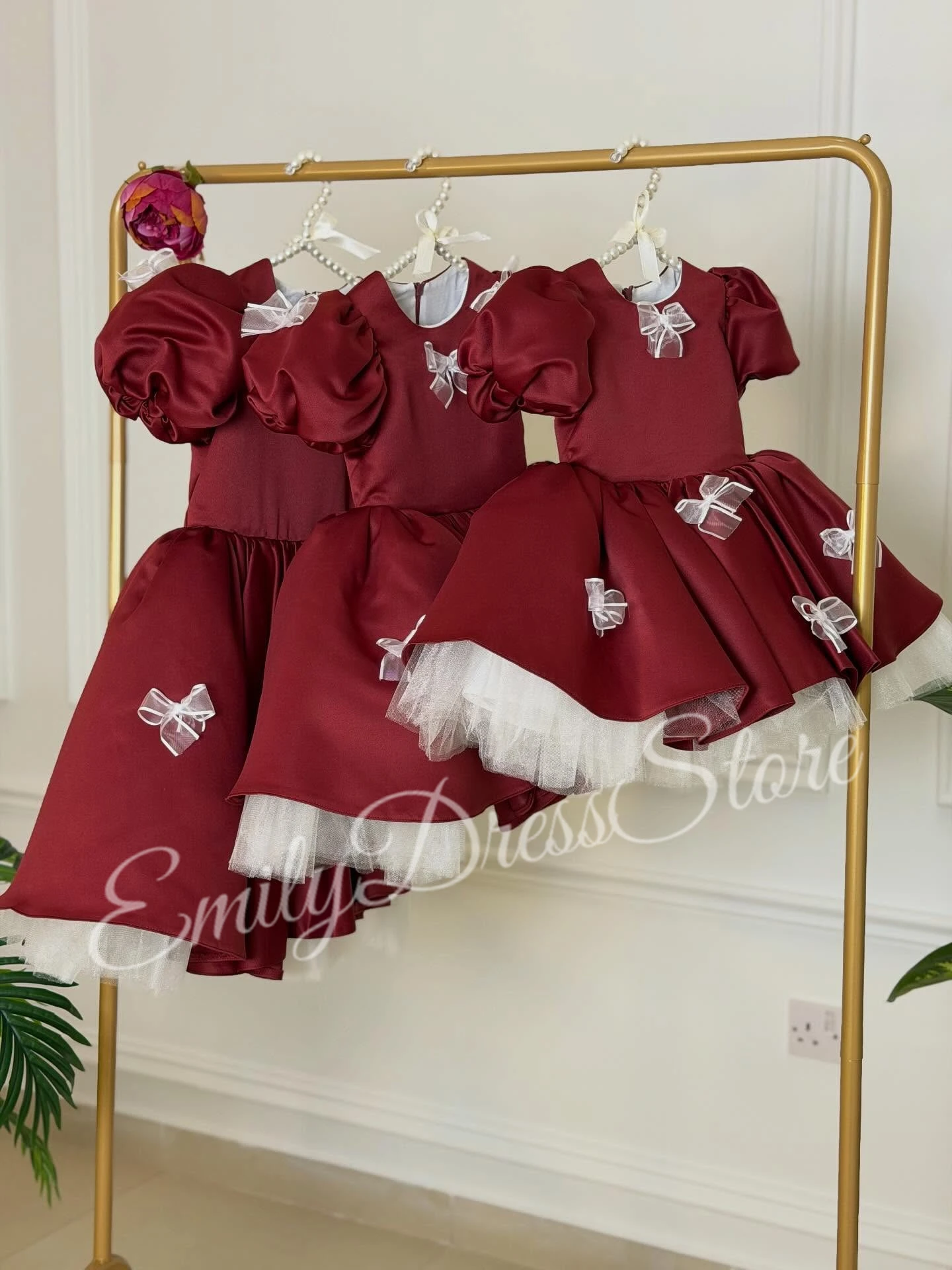 Vestido de niña de flores rojo vino personalizado para boda, lazo blanco satinado, Mini vestido hasta la rodilla para fiesta de cumpleaños de bebé, vestido de primera comunión