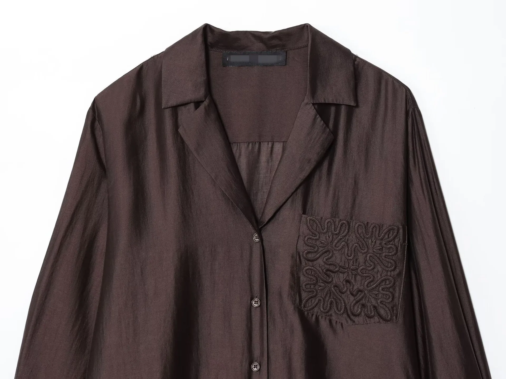 Nova moda outono casual manga longa gola virada para baixo bolsos bordados único breasted cor sólida camisa solta, 3 cores