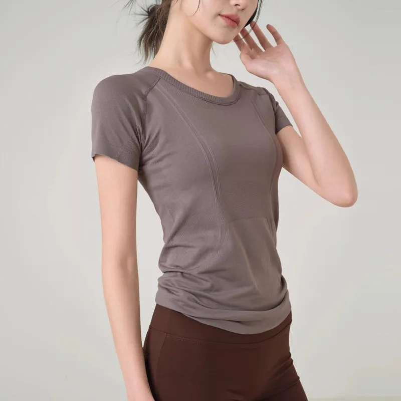 Pmwrun 2025 Primavera/Estate T-shirt sportiva da yoga a maniche corte da donna Nuovo abbigliamento da allenamento sottile Top da yoga ad asciugatura rapida senza cuciture