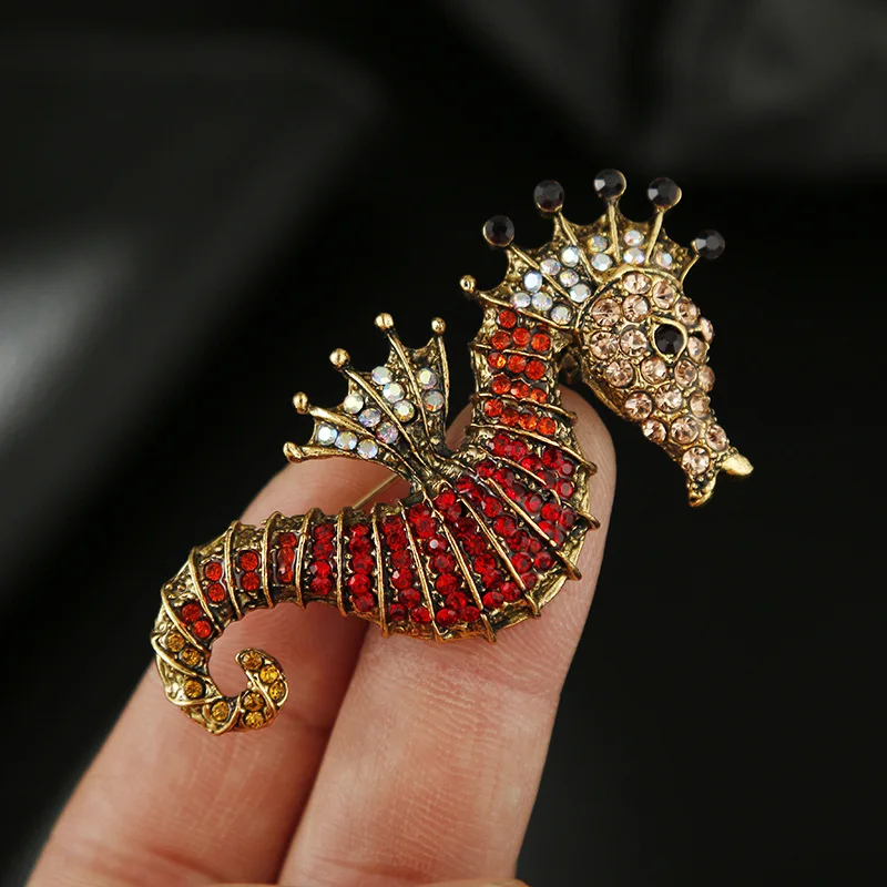 Broches de caballito de mar con diamantes de imitación brillantes para hombre y mujer elegantes en 3 colores