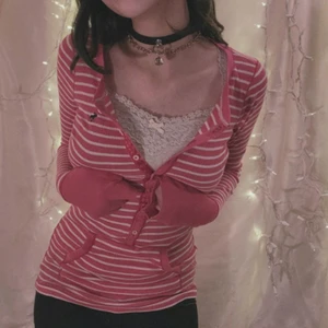 Xingqing-Stripe gegen Nacken Langarmplatte für Frauen, T-Shirt-Knopf, Y2K, 2000er Jahre, Feen-Grunge-Kleidung, Streetwear Vintage 8 Hauptverkaufsbluse gestreiftes Grunge - №6