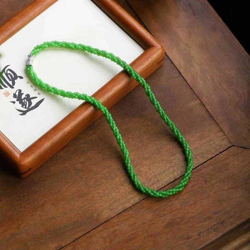 

Natural Hotan Russian Material Old Jadeite Fruit Green Jade Twist Necklace