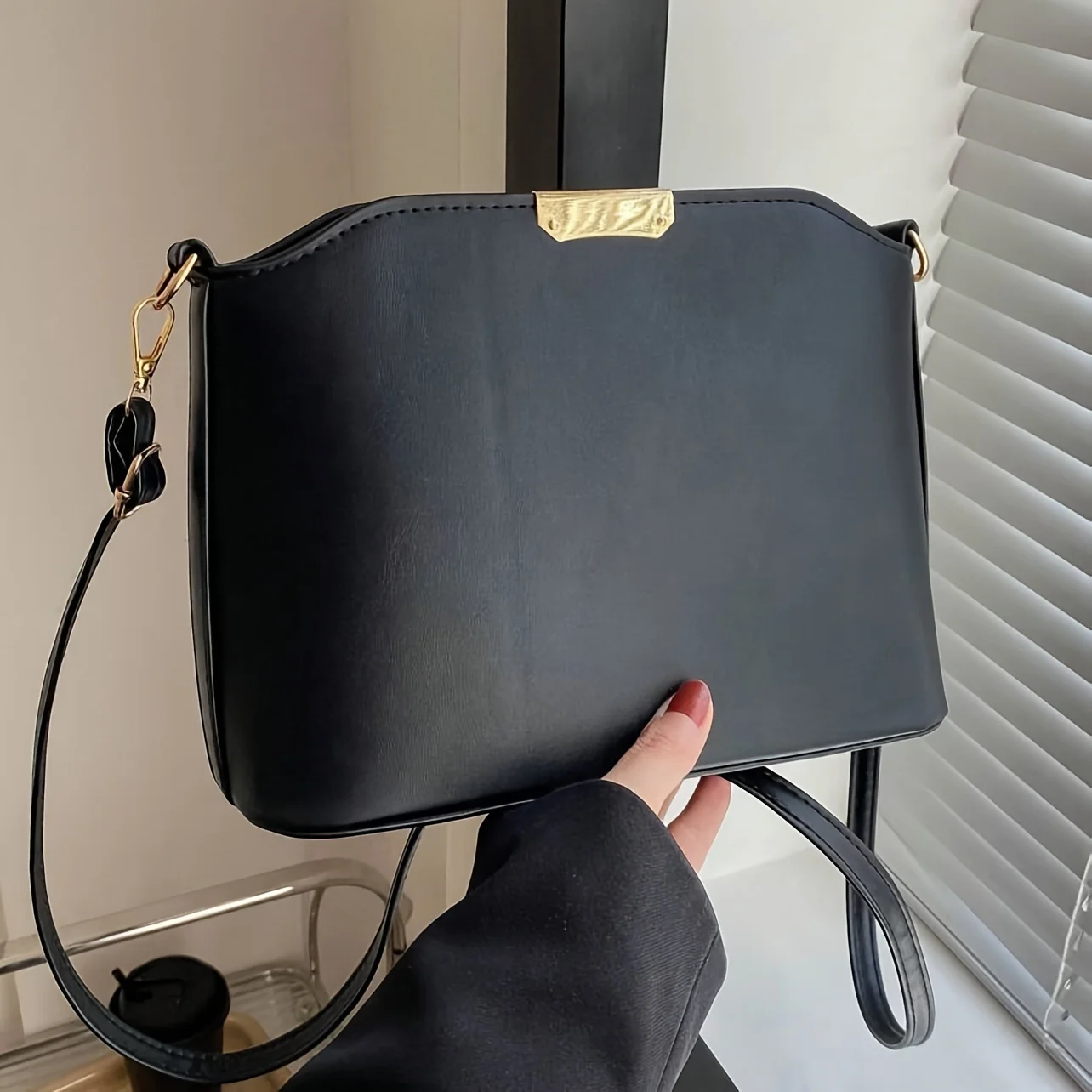 

Минималистичная сумка через плечо, стильная сумка-ведро с металлическим декором, простая женская сумка через плечо, роскошная сумка, сумки в стиле ретро, кошельки