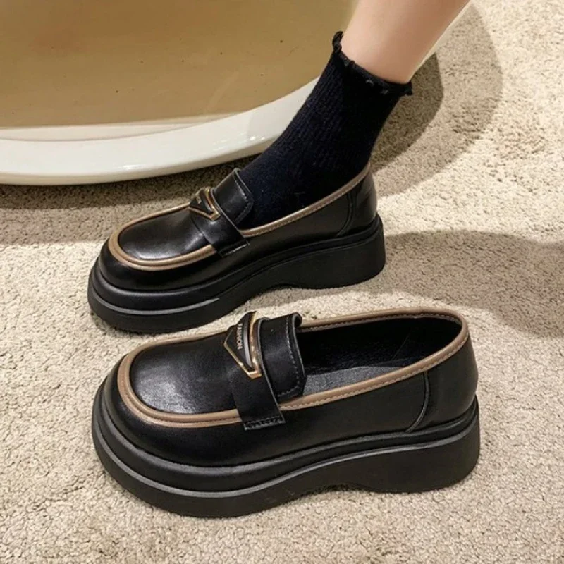 

2023 New Round Toe Shallow Mouth Casual Woman Shoe British Style Clogs Platform Loafers Footwear Black Flats Shoes for Women