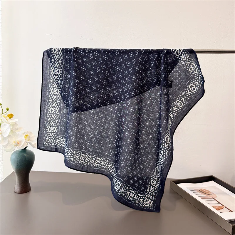 Foulard carré de luxe pour femmes, ruban imprimé à la mode, tache douce, châle, chaînes, foulard élégant, Bandanas Hijab