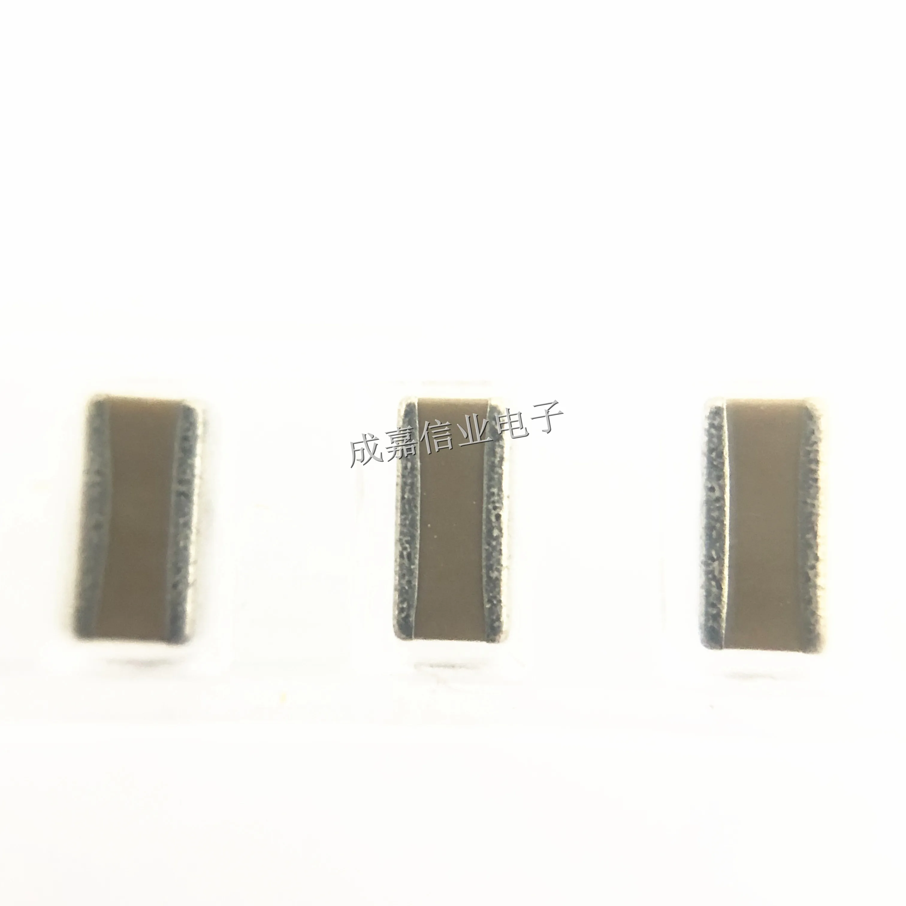 10pcs/Lot LLL31MR60J106ME01L Multilayer Ceramic Capacitors MLCC-SMD 10uF 6.3VDC X5R 20% Operating Temperature: - 55 C-+ 85 C