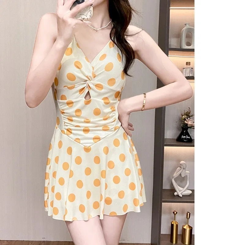 2025 nuevo vestido traje de baño femenino de una pieza ángulo plano conservador cubierta delgada del vientre Corea del Sur Sexy falda de gran tamaño traje de baño Top