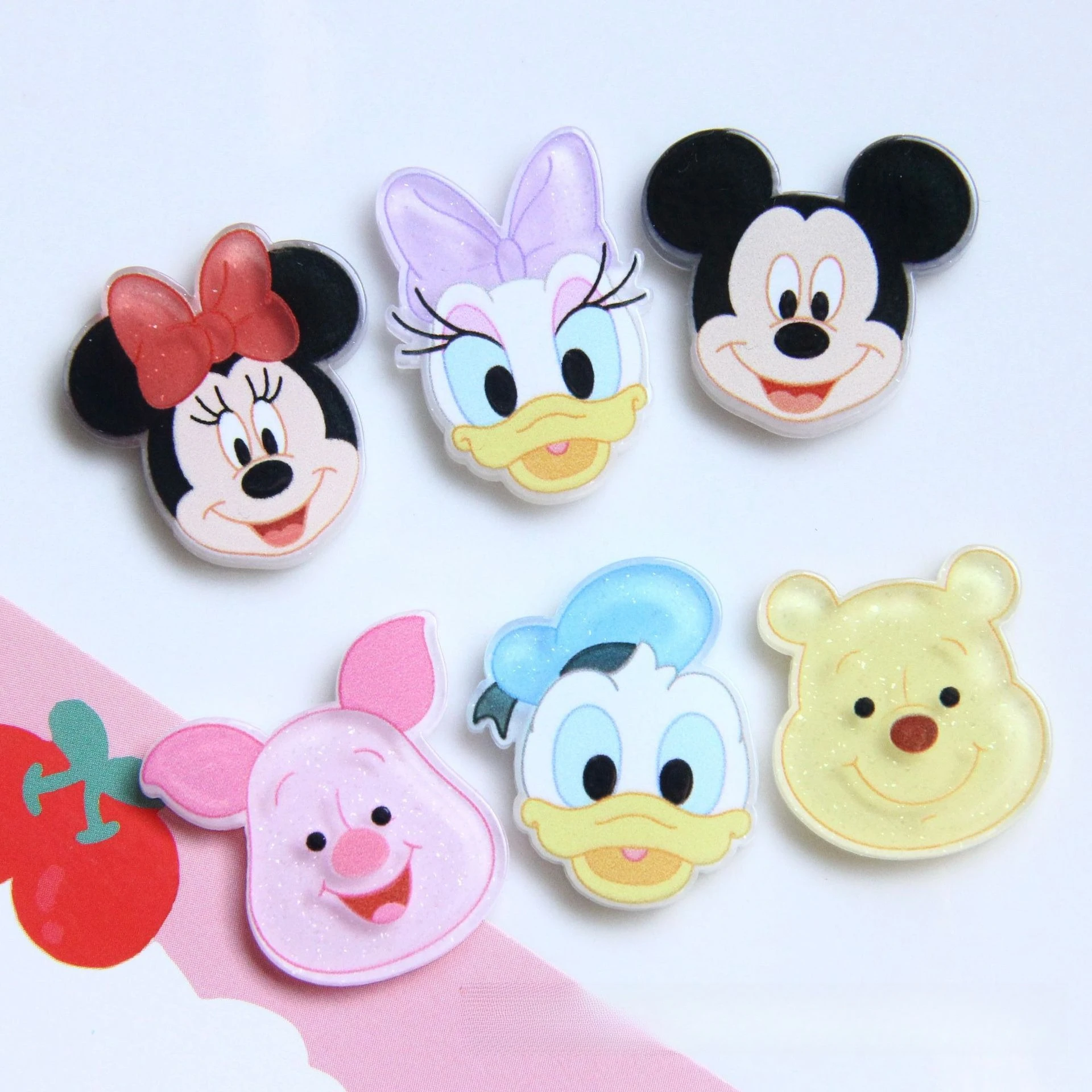 

Miniso's new Mickey Mouse Acrylic Accessories Winnie Bear Donald Duck Cute Cartoon Avatar Toys Stationery Jewelry Patch