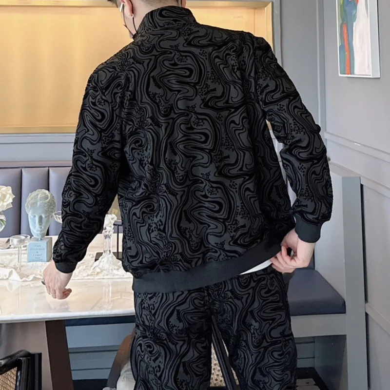 Europäischer Luxus Jacquard Flock ing Trainings anzug Männer Frühling Herbst 2 Stück Anzug Paisley Designer schwarze Sport bekleidung Ropa Deportiva Hombre