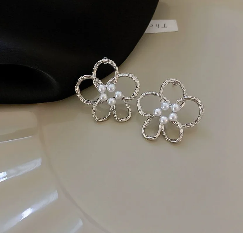 2022 new trend S925 silver needle Pearl Flower hollow simple design Earrings for women Fashion Jewelry