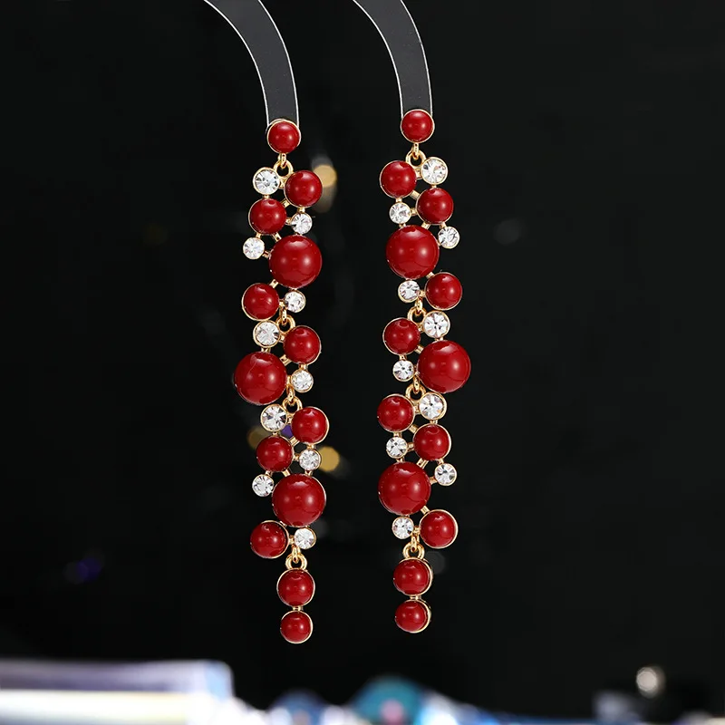 أقراط السنة الجديدة الحمراء الرجعية لعام 2025 طويلة وأنيقة وبسيطة ولكنها ومتعددة الاستخدامات