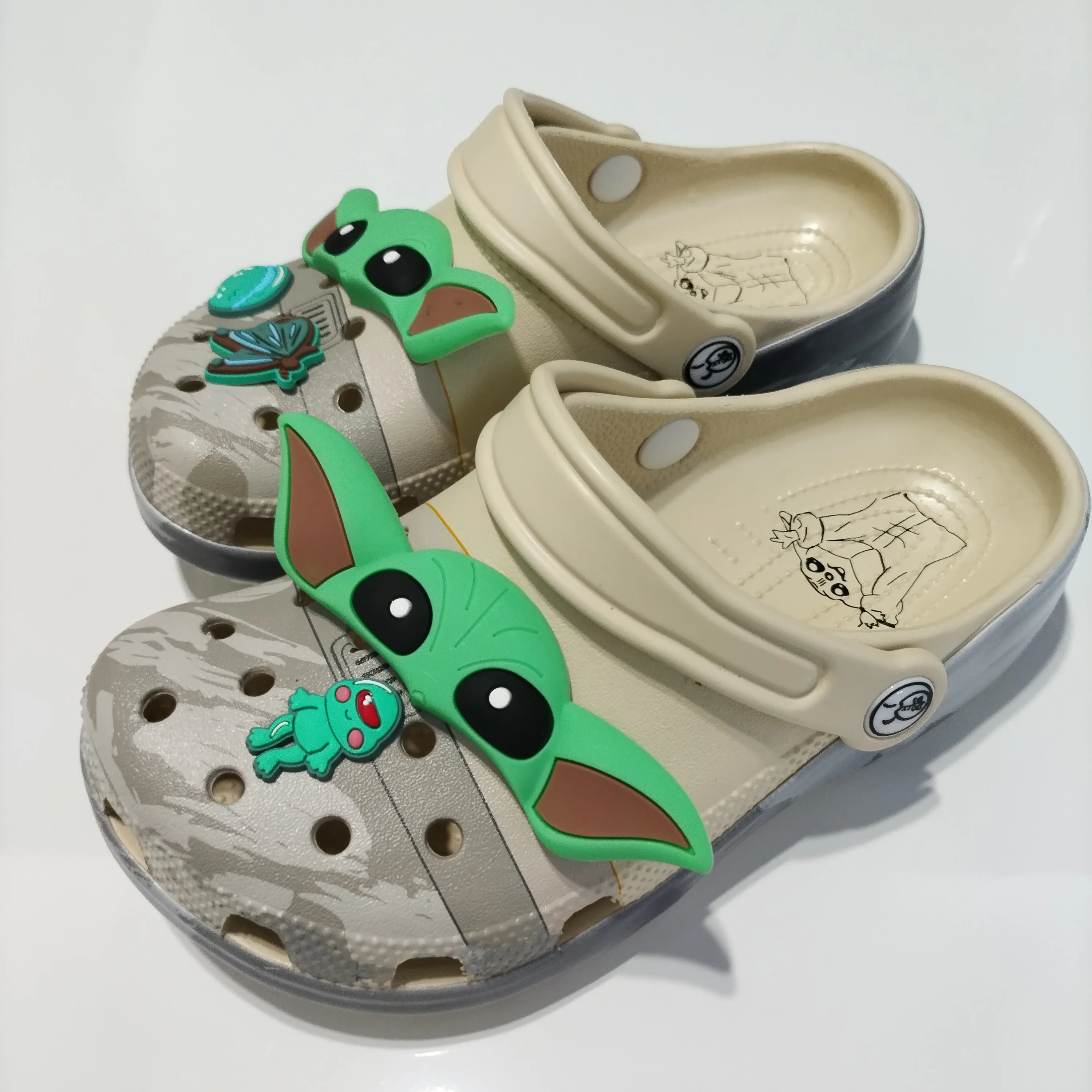 

Yoda Cute Hole Sandals Children Adults Slippers Sandals Kawaii Eva Anime Home Beach Shoes Summer Lightweight Garden Slippers