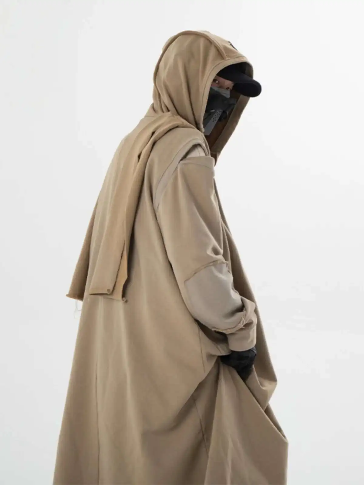 Mantel Hujan Pria Pakaian Jalanan Penahan Angin Pria Gotik dengan Saku Tudung Desain Tahan Angin Panjang Sedang Warna Solid untuk Pria