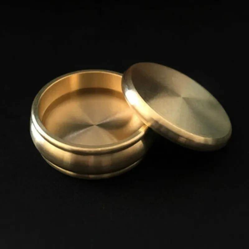 

Buddha Boston Box for Half Dollar Brass Coin Magic Trick Coin Penetrate Close up Magic Magicians Prop Accessory Illusion Gimmick